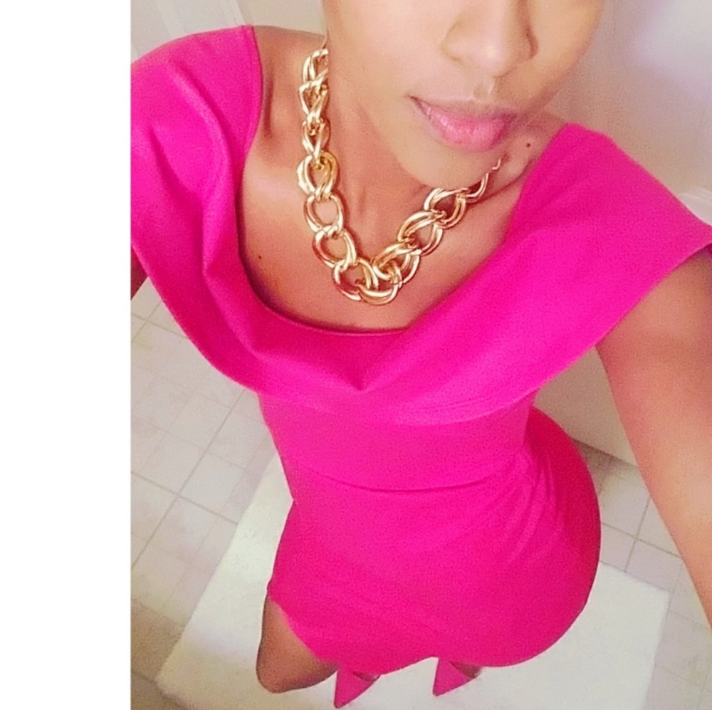 Fuchsia pink bodycon dress with slit